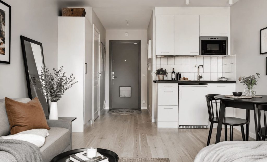 kitchenette ouverte optimisée dans un studio de 20m2